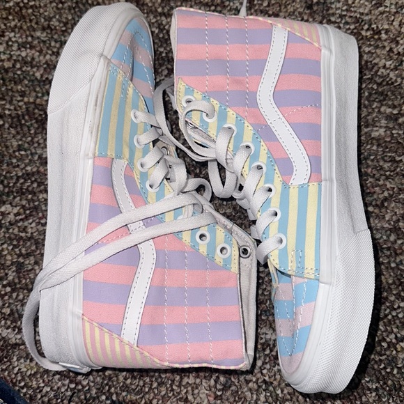 Women’s Vans plaid sneaker size 7.5 never worn - Picture 3 of 3